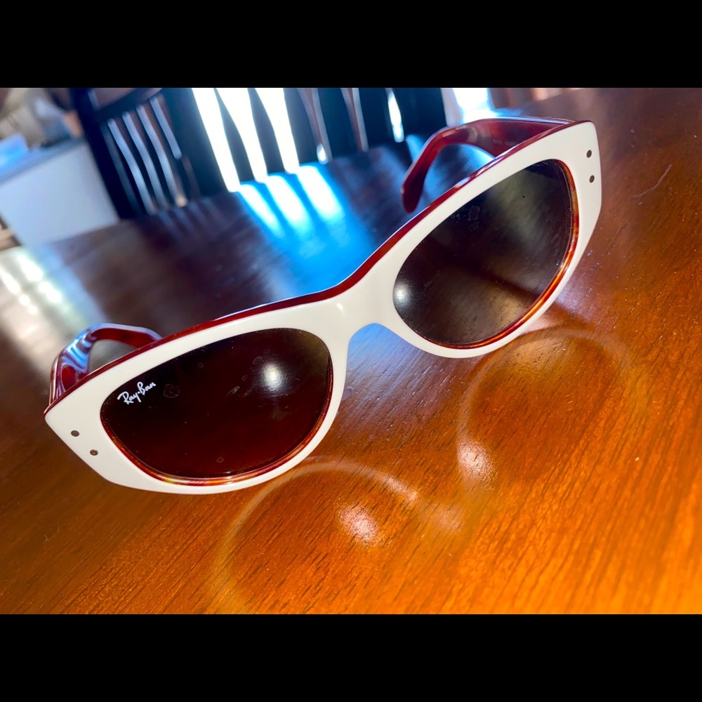 White vintage style Ray Bans